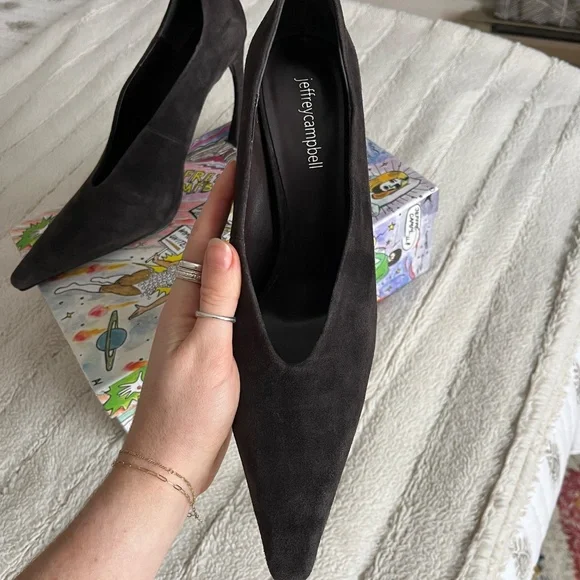 Jeffrey Campbell Hints Pump in Brown Suede - Picture 4 of 7